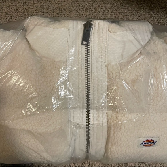 Dickies Cream Teddy Puffer Jacket - Picture 7 of 10